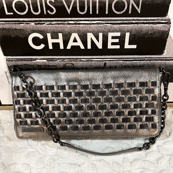 Calvin Klein Silver Metallic Leather Woven Chain Shoulder Bag Clutch Pochette - Picture 3 of 13